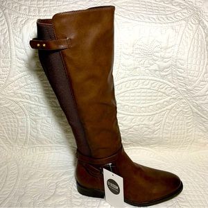 DE Blossom Brown Crisscross Strap Pita Wide Calf Boot Size 10 Wide Calf NIB